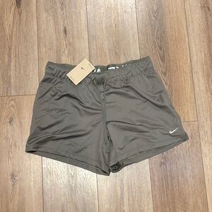 NWT women’s Nike green athletic shorts medium